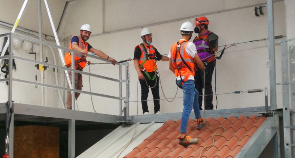 Linee vita provvisorie: misure preventive, progettazione e DPI per l’uso in sicurezza