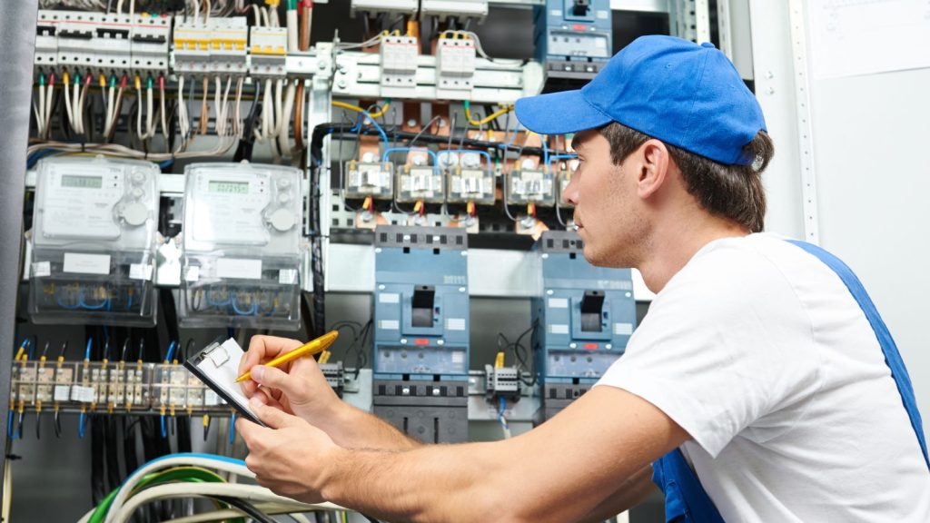 La manutenzione delle cabine elettriche MT/BT: ruoli, norme e formazione