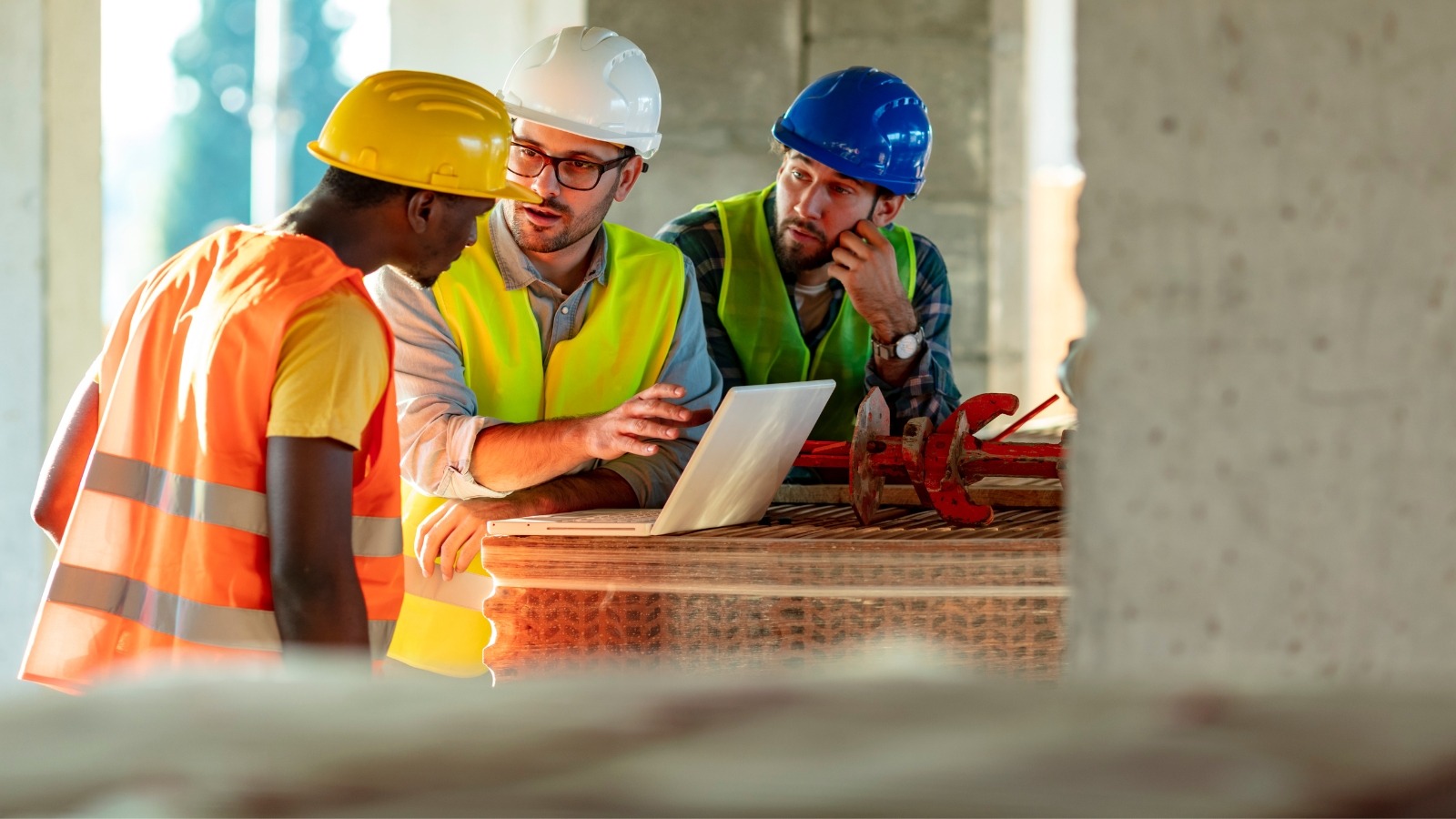 Piano Operativo di Sicurezza (POS) nei Cantieri: Guida Completa e Corso di Formazione